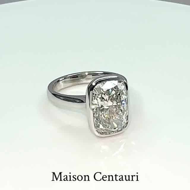 Maison Centauri diamond detail